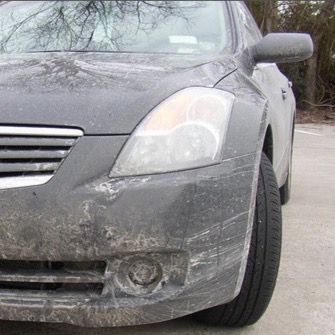 Voiture avant nettoyage